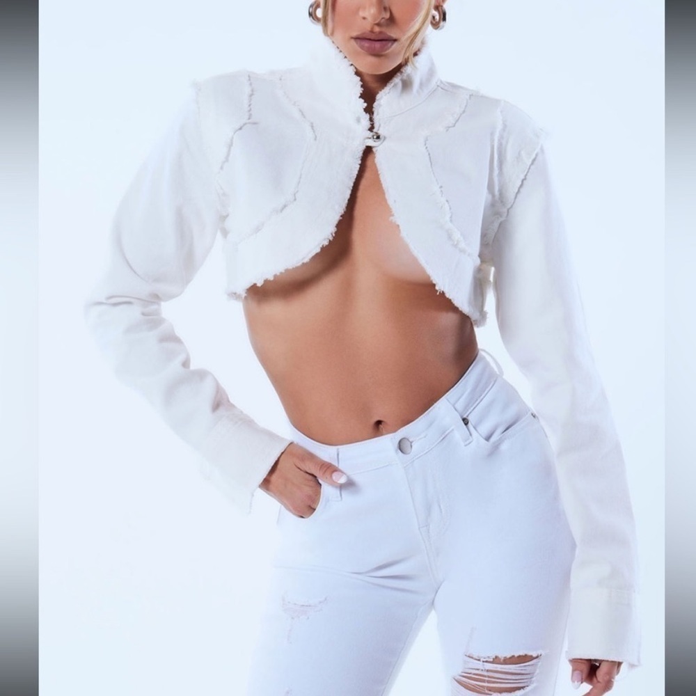 White cropped jean‎ jacket ⭐️